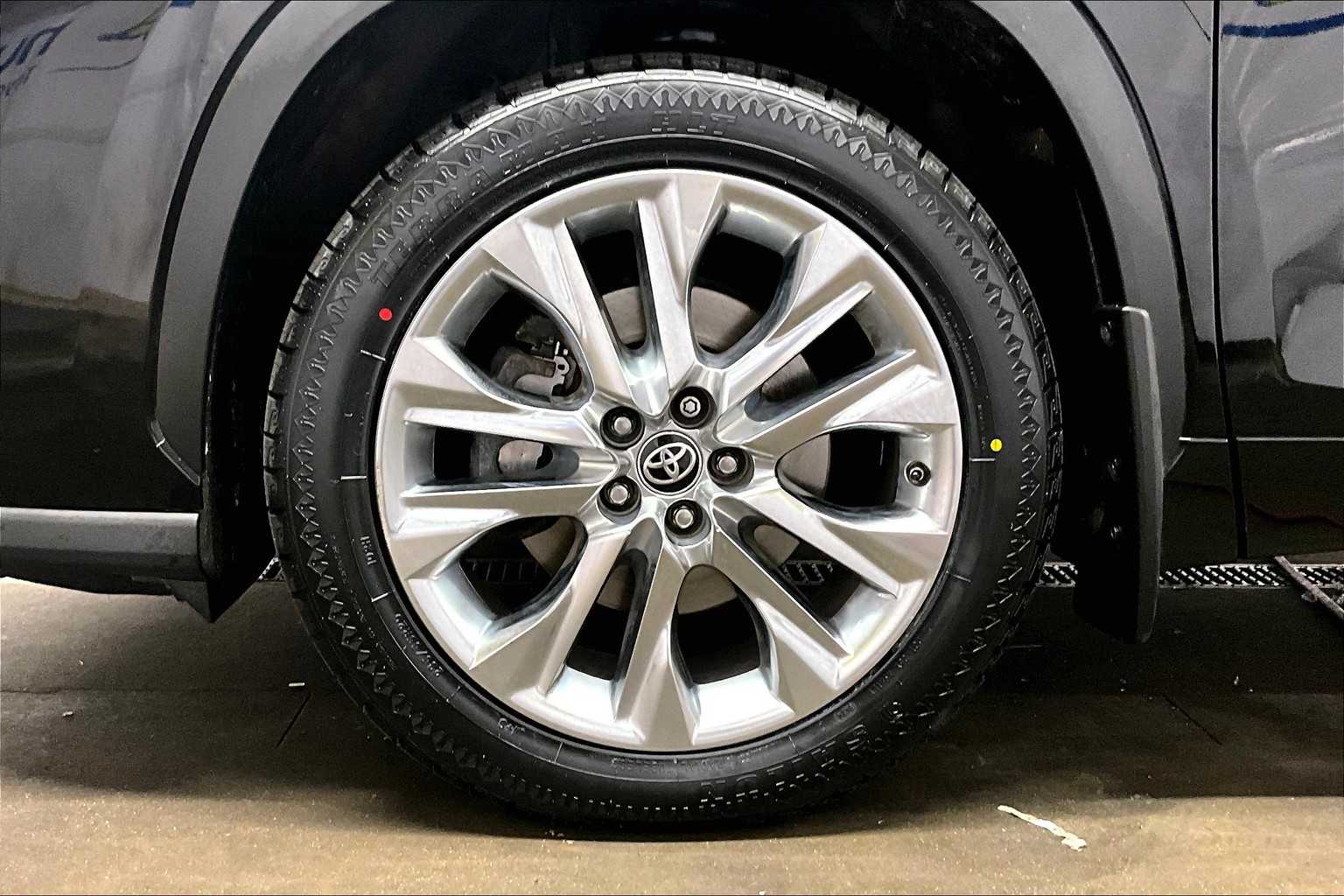 2021 Toyota Highlander Limited - Photo 7