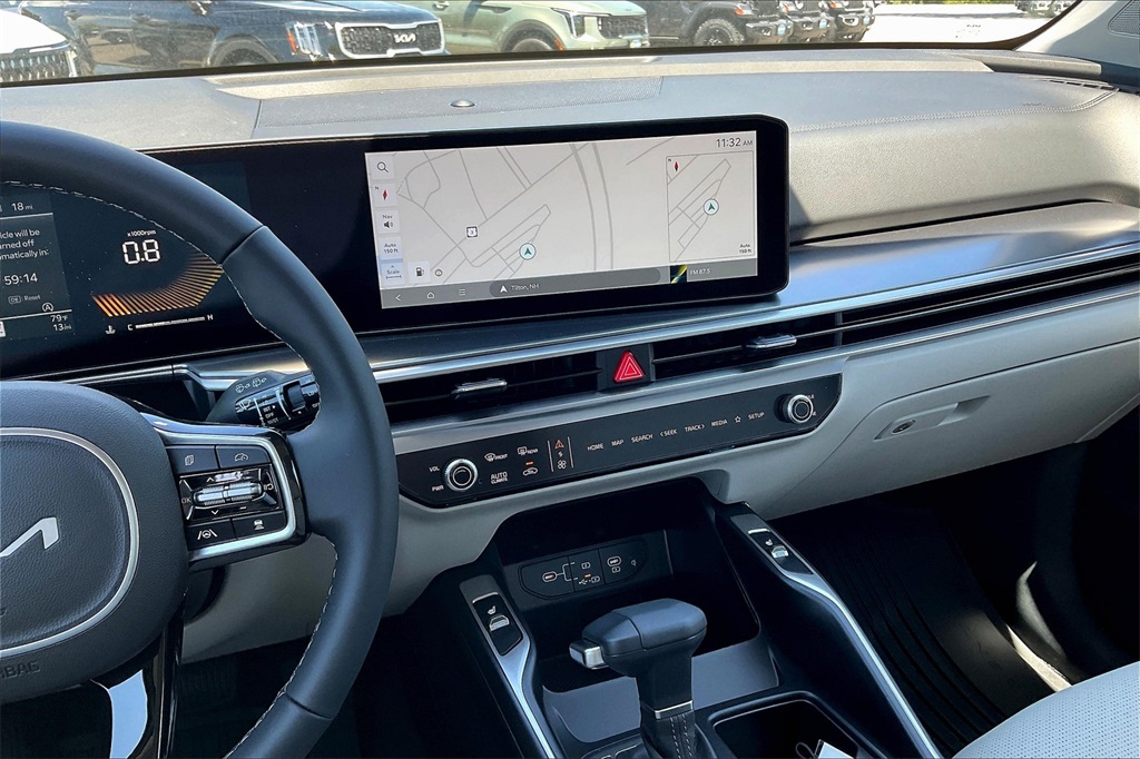 2025 Kia Sorento S - Photo 13