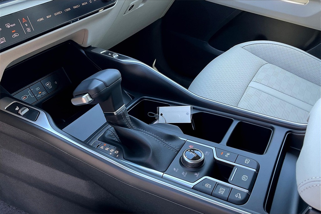 2025 Kia Sorento S - Photo 14