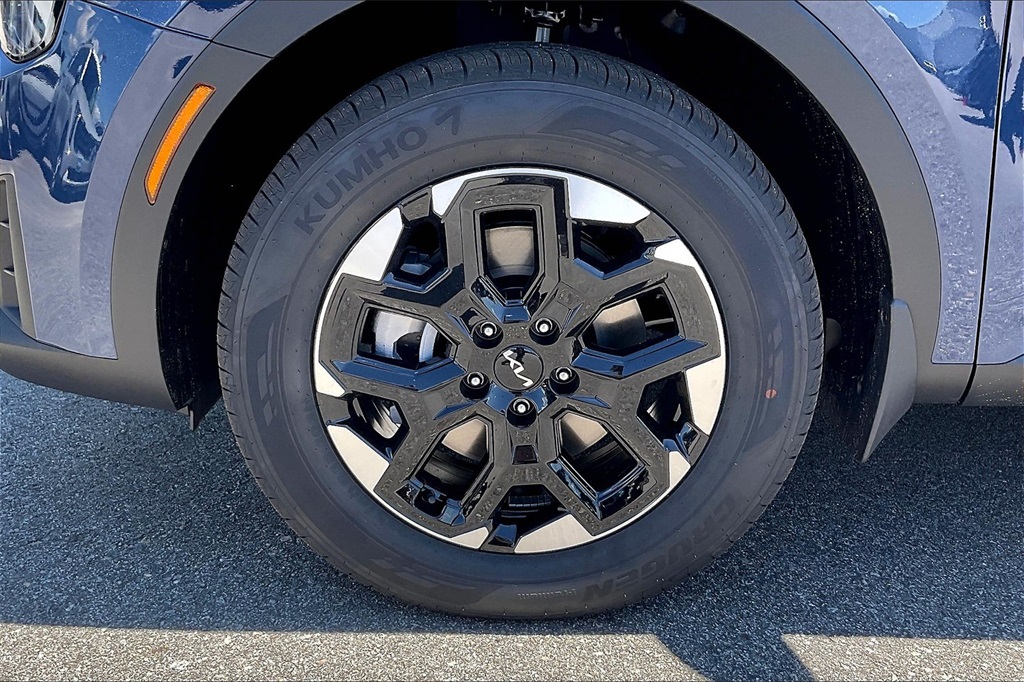 2025 Kia Sorento S - Photo 8
