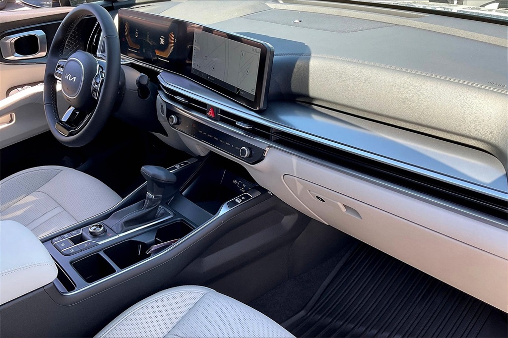 2025 Kia Sorento S - Photo 10