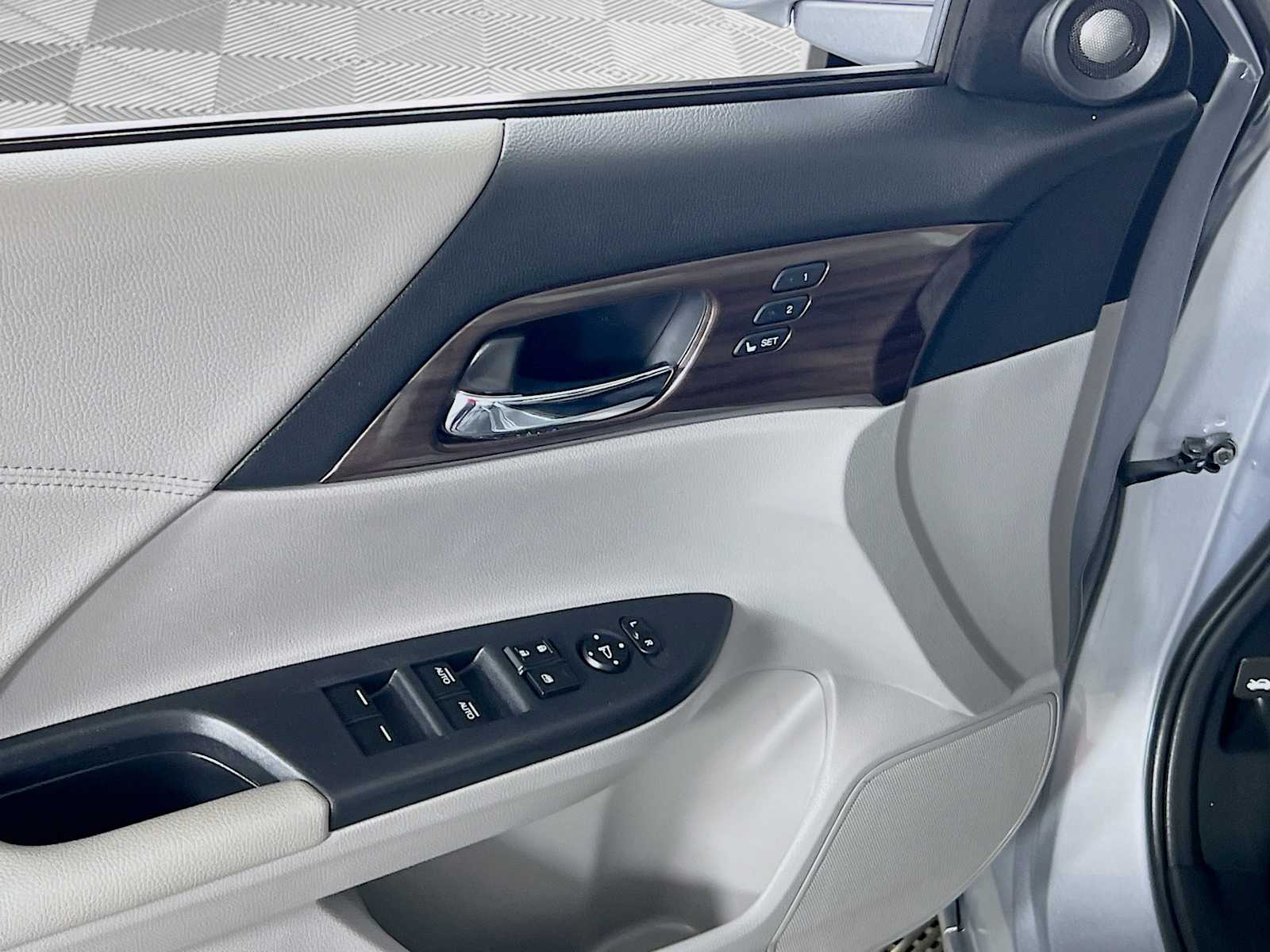 2017 Honda Accord EX-L - Photo 17