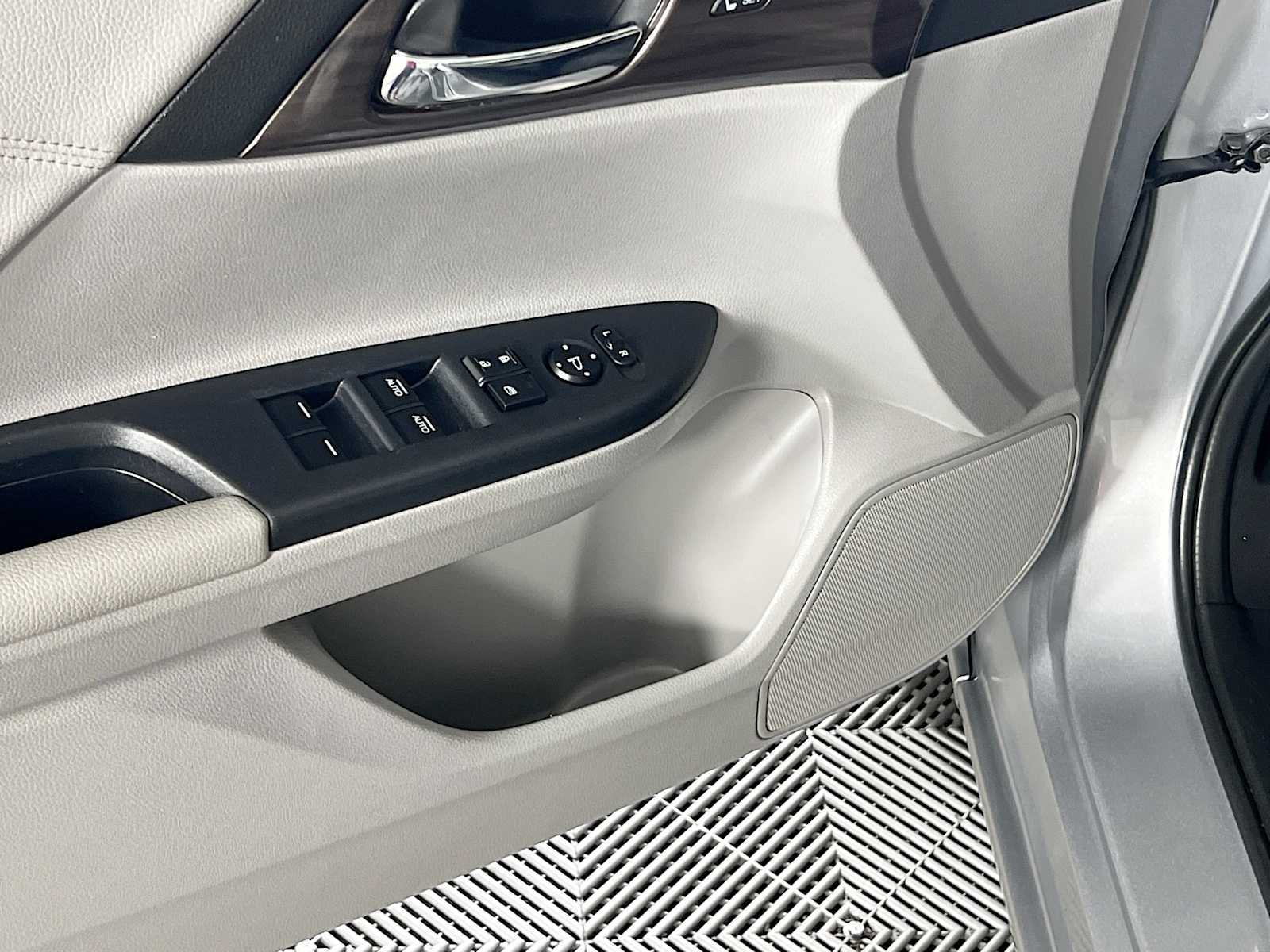 2017 Honda Accord EX-L - Photo 18