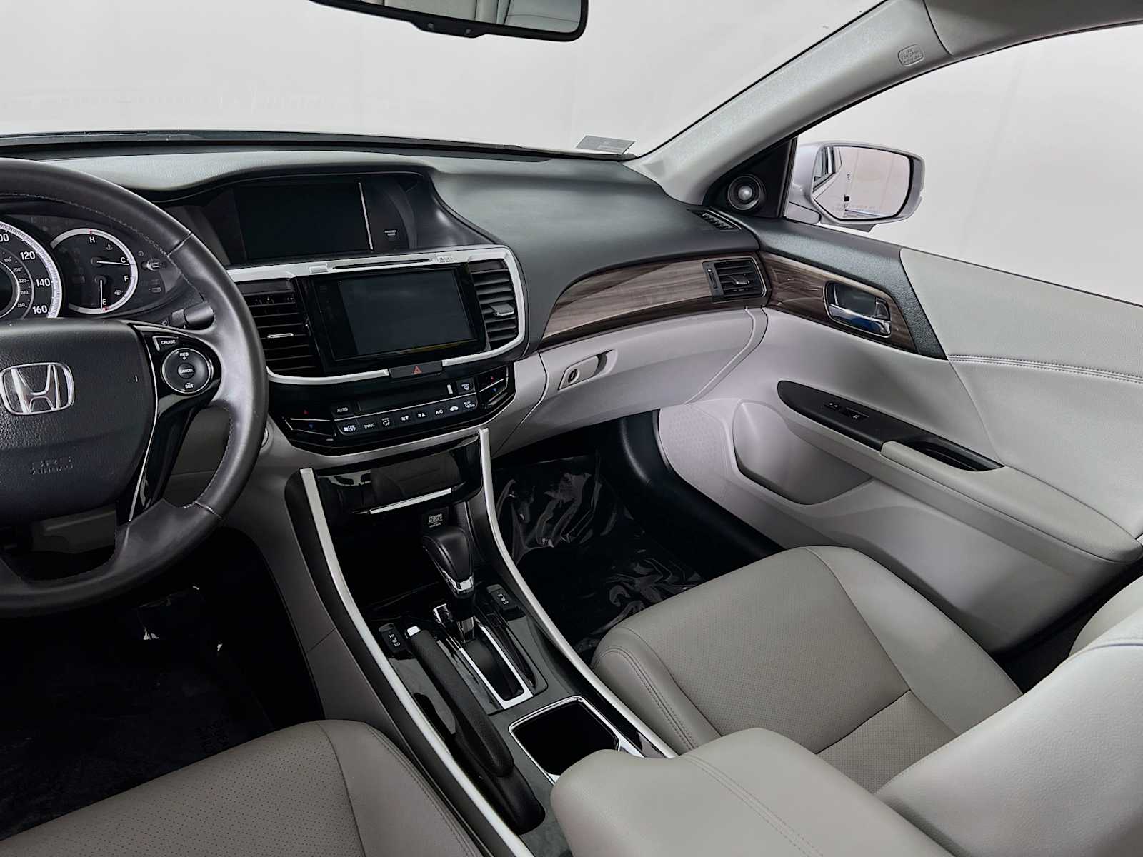 2017 Honda Accord EX-L - Photo 24