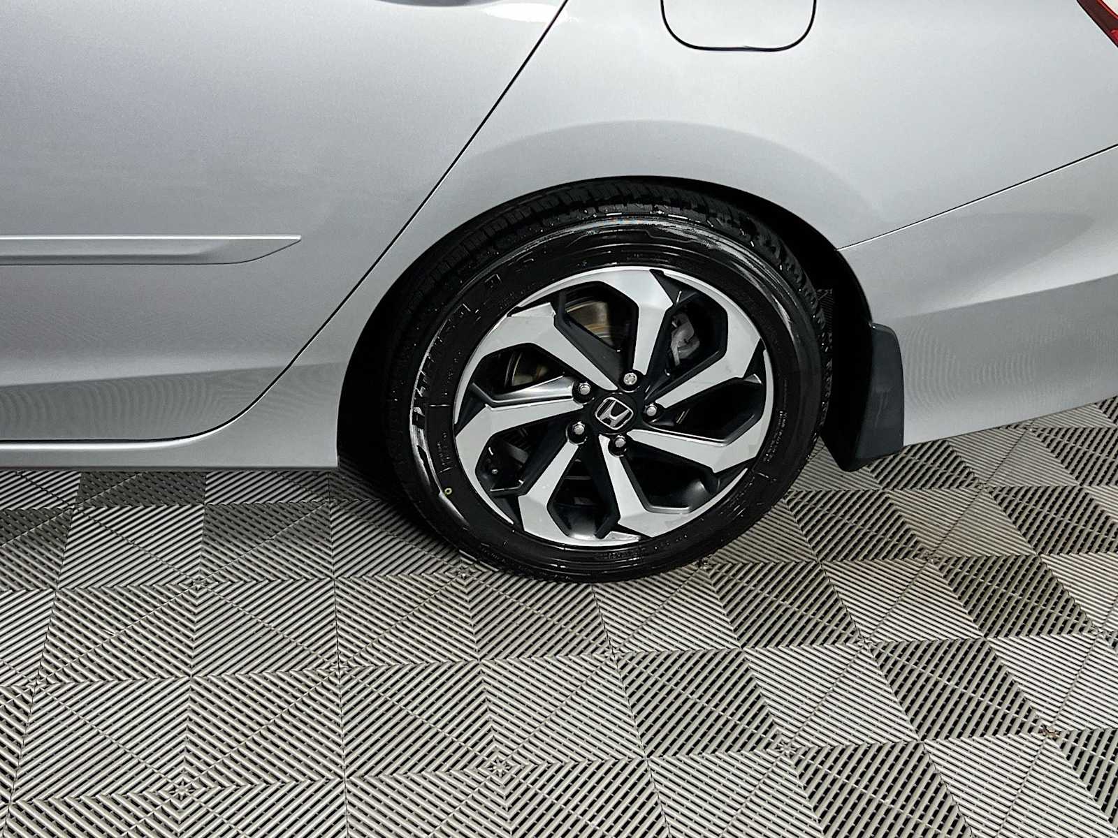 2017 Honda Accord EX-L - Photo 31
