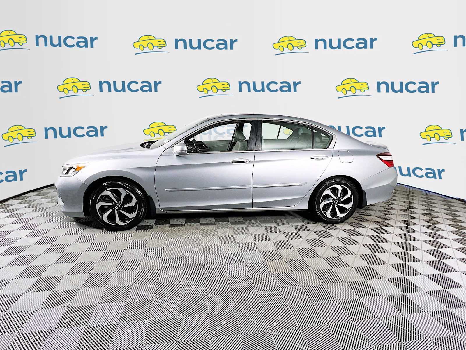 2017 Honda Accord EX-L - Photo 4