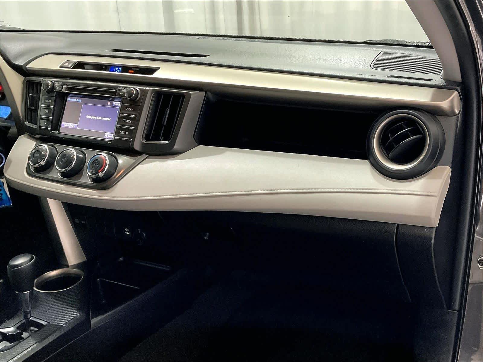 2015 Toyota RAV4 LE - Photo 13