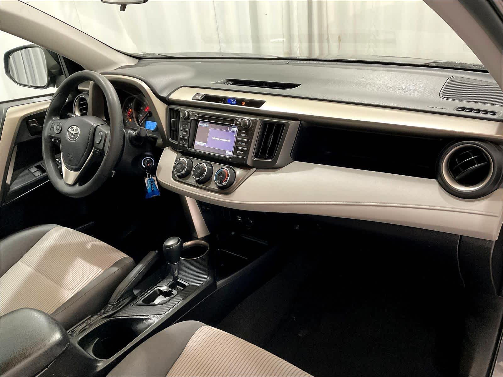 2015 Toyota RAV4 LE - Photo 14