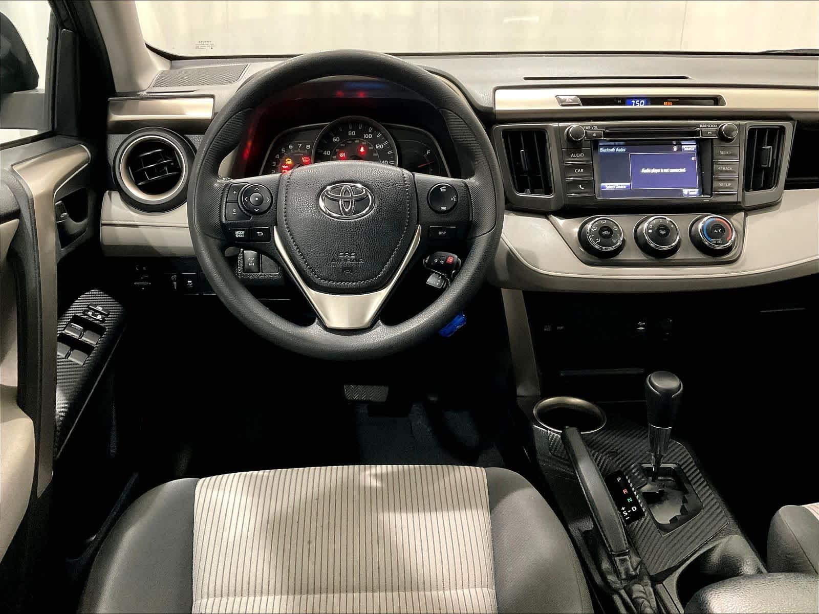 2015 Toyota RAV4 LE - Photo 17