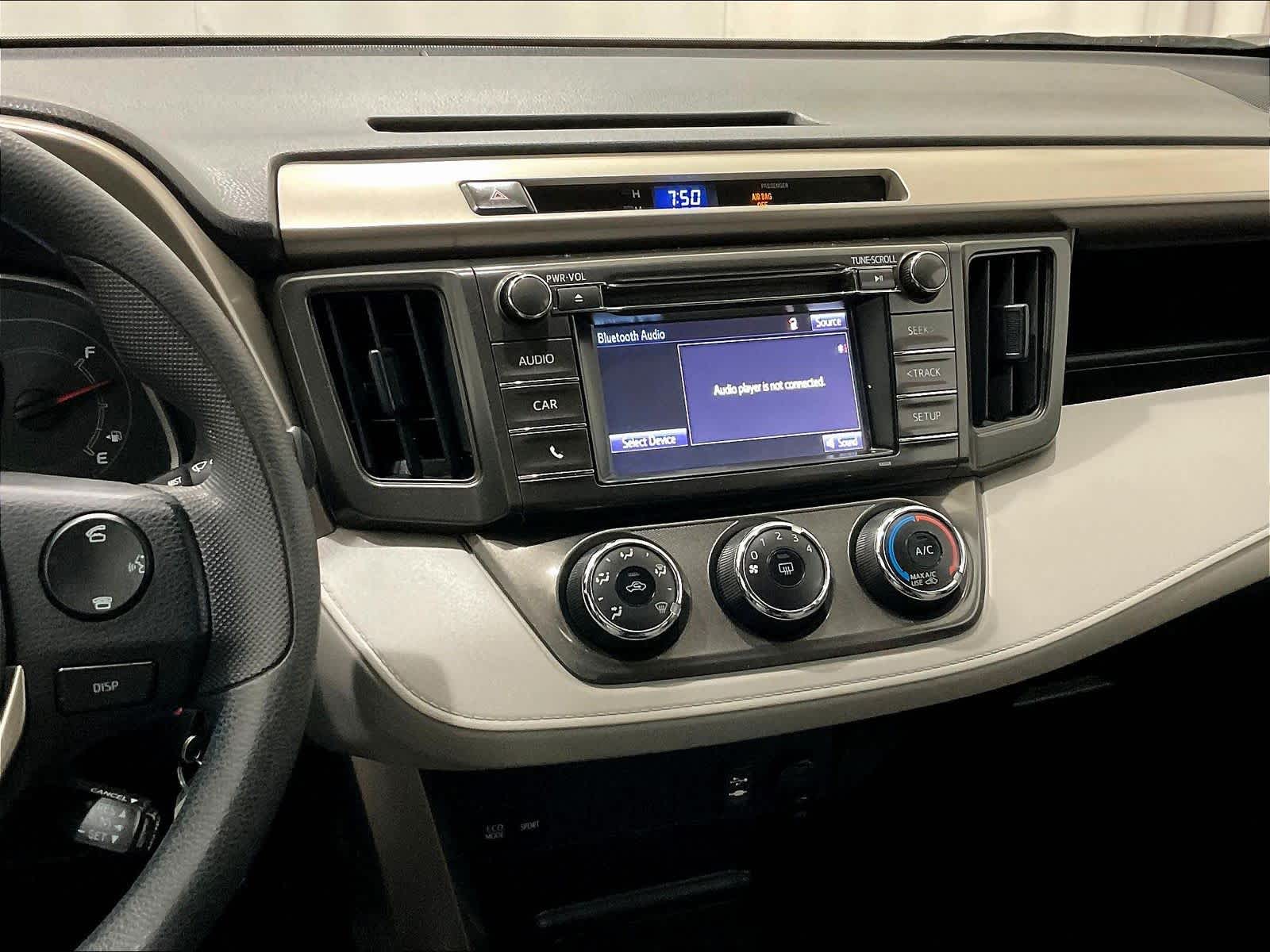 2015 Toyota RAV4 LE - Photo 18