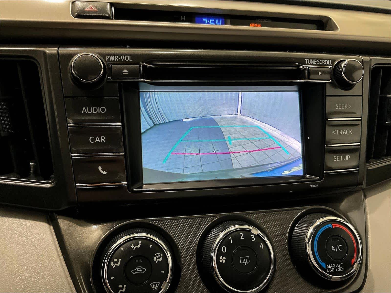 2015 Toyota RAV4 LE - Photo 19