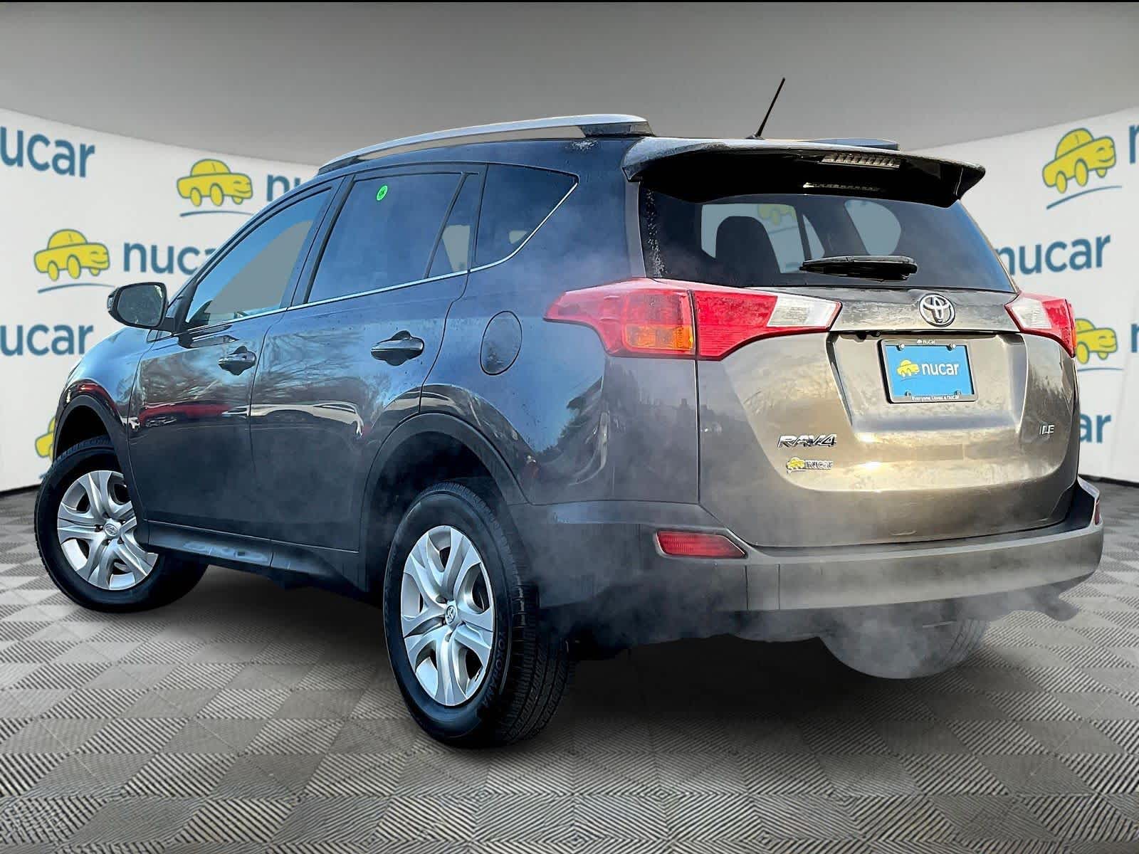 2015 Toyota RAV4 LE - Photo 4