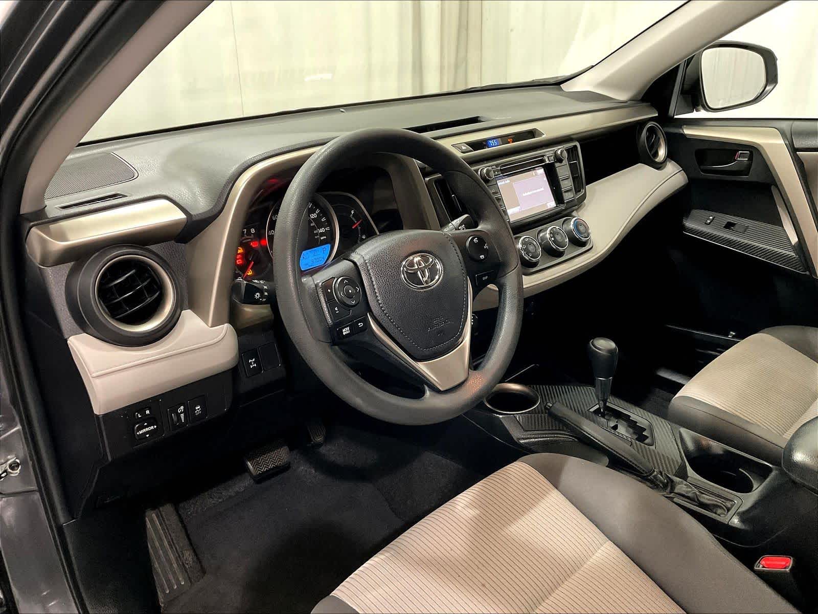 2015 Toyota RAV4 LE - Photo 8