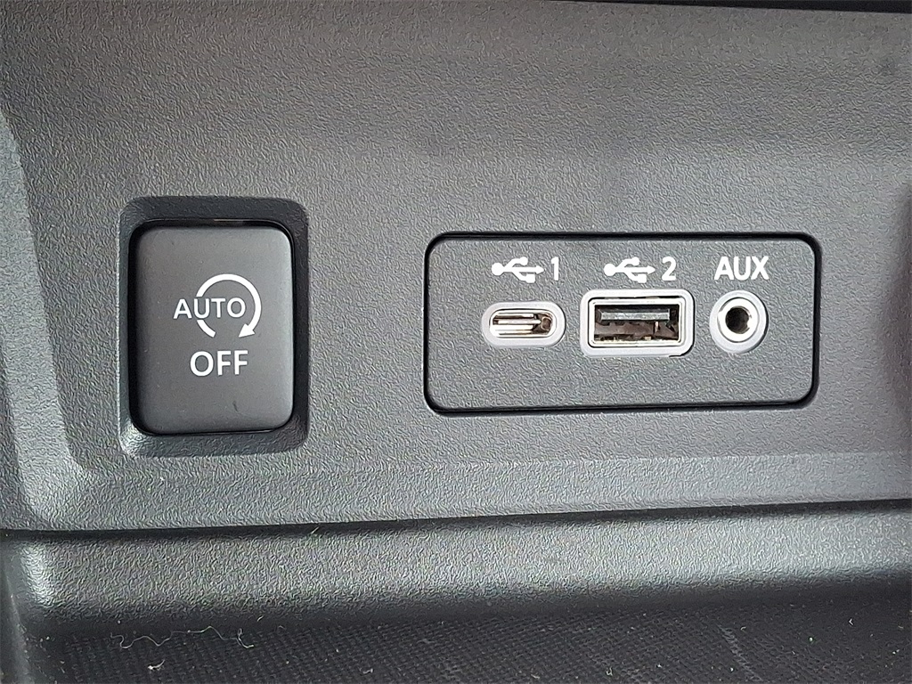 2025 Nissan Sentra SV - Photo 16