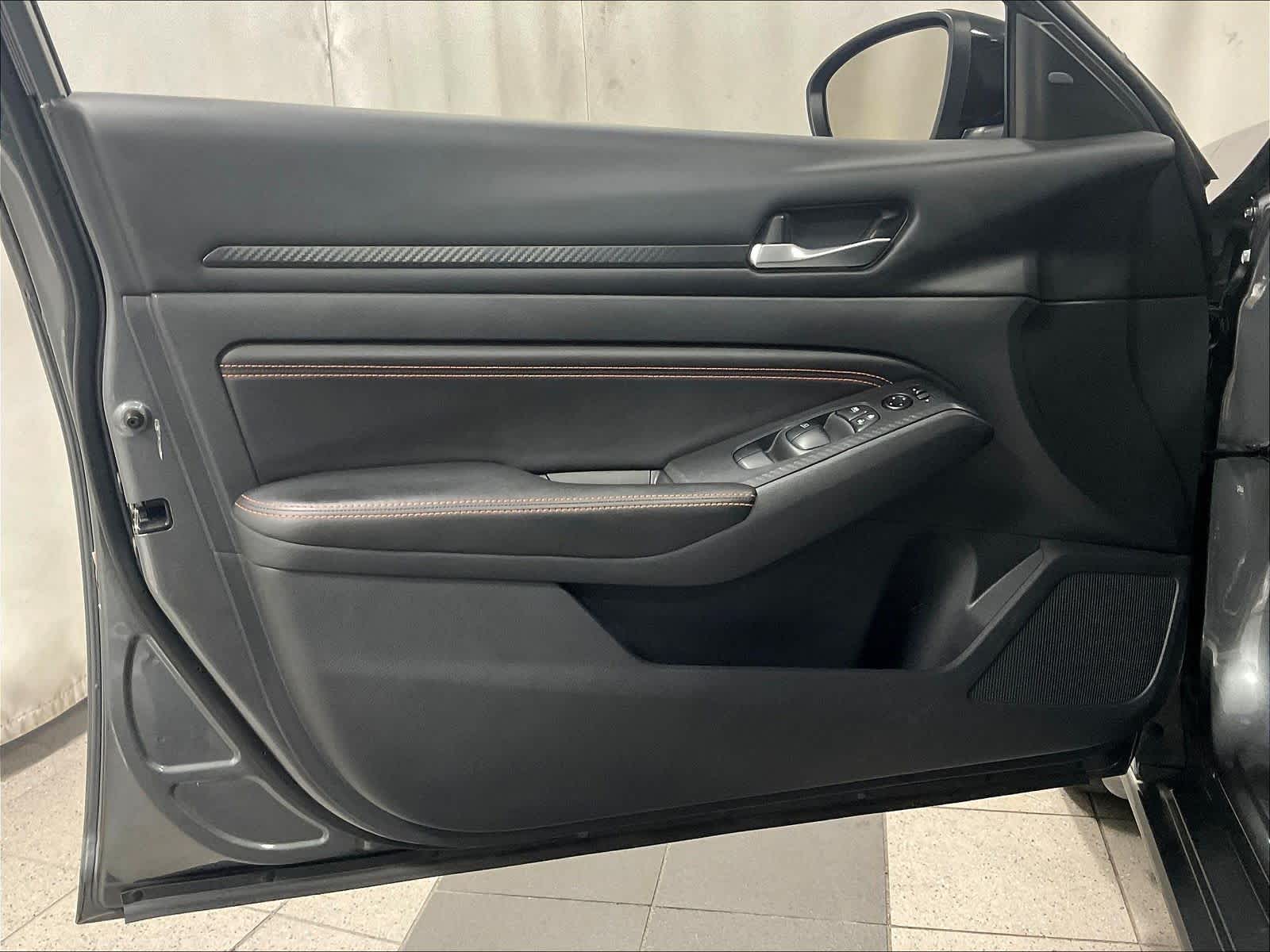 2022 Nissan Altima 2.5 SR - Photo 9