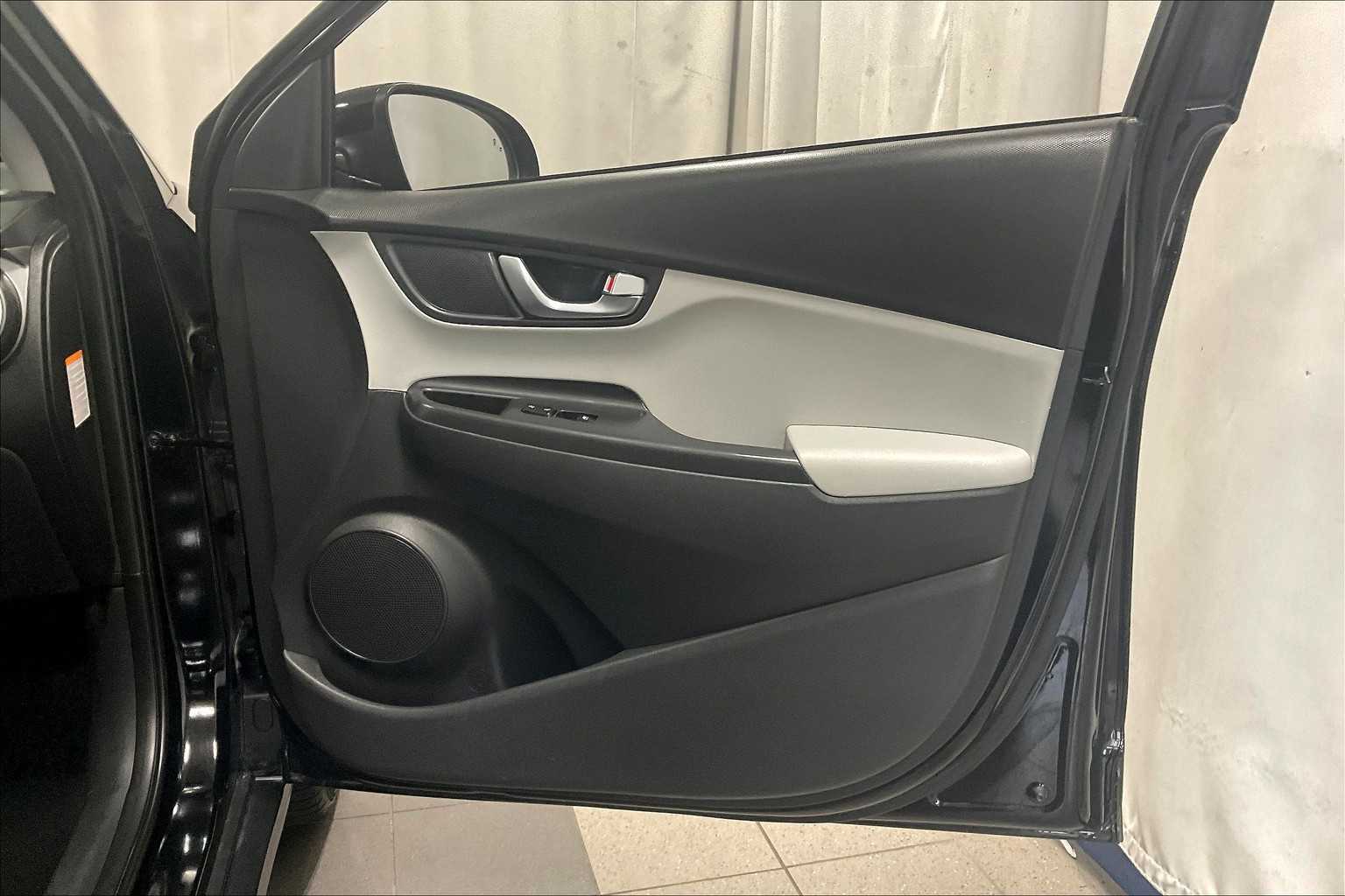 2023 Hyundai Kona Electric SE - Photo 12