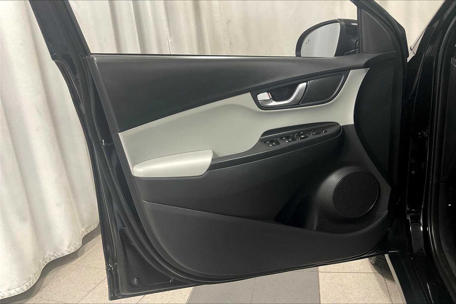 2023 Hyundai Kona Electric SE - Photo 9