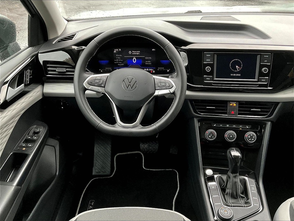 2023 Volkswagen Taos 1.5T S - Photo 16