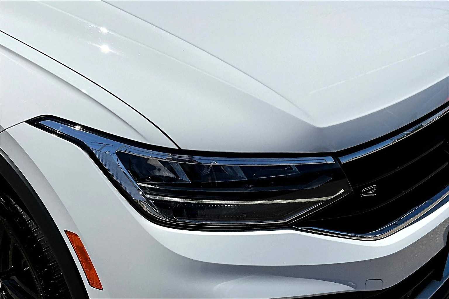 2022 Volkswagen Tiguan SE R-Line Black - Photo 32