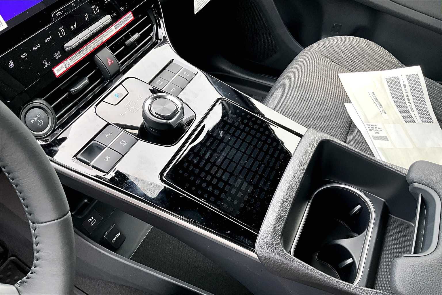 2025 Toyota bZ4X XLE - Photo 14