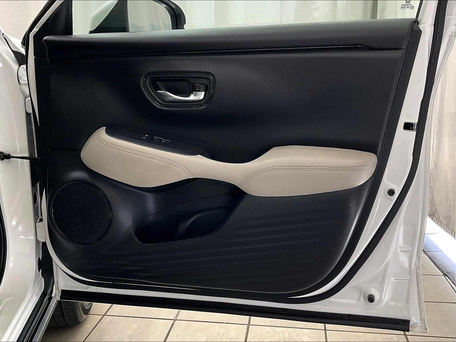 2023 Honda HR-V LX - Photo 12