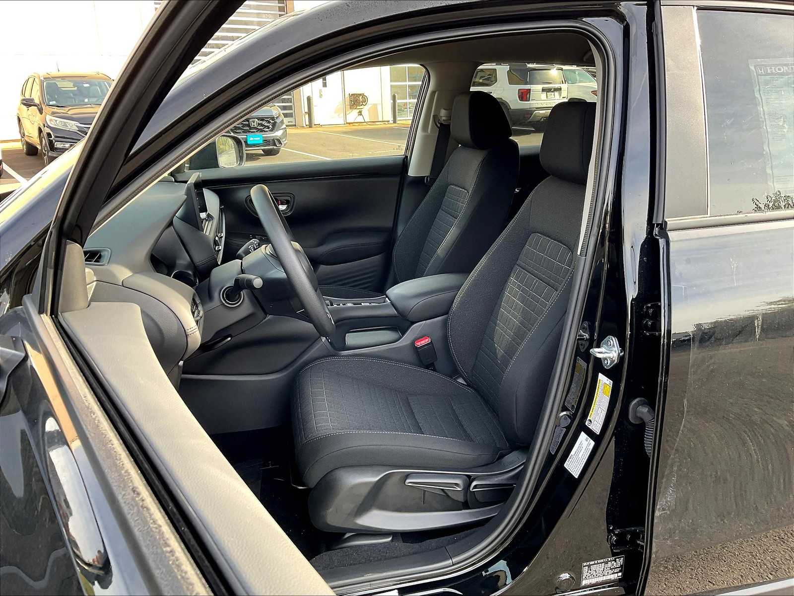 2026 Honda HR-V LX - Photo 11