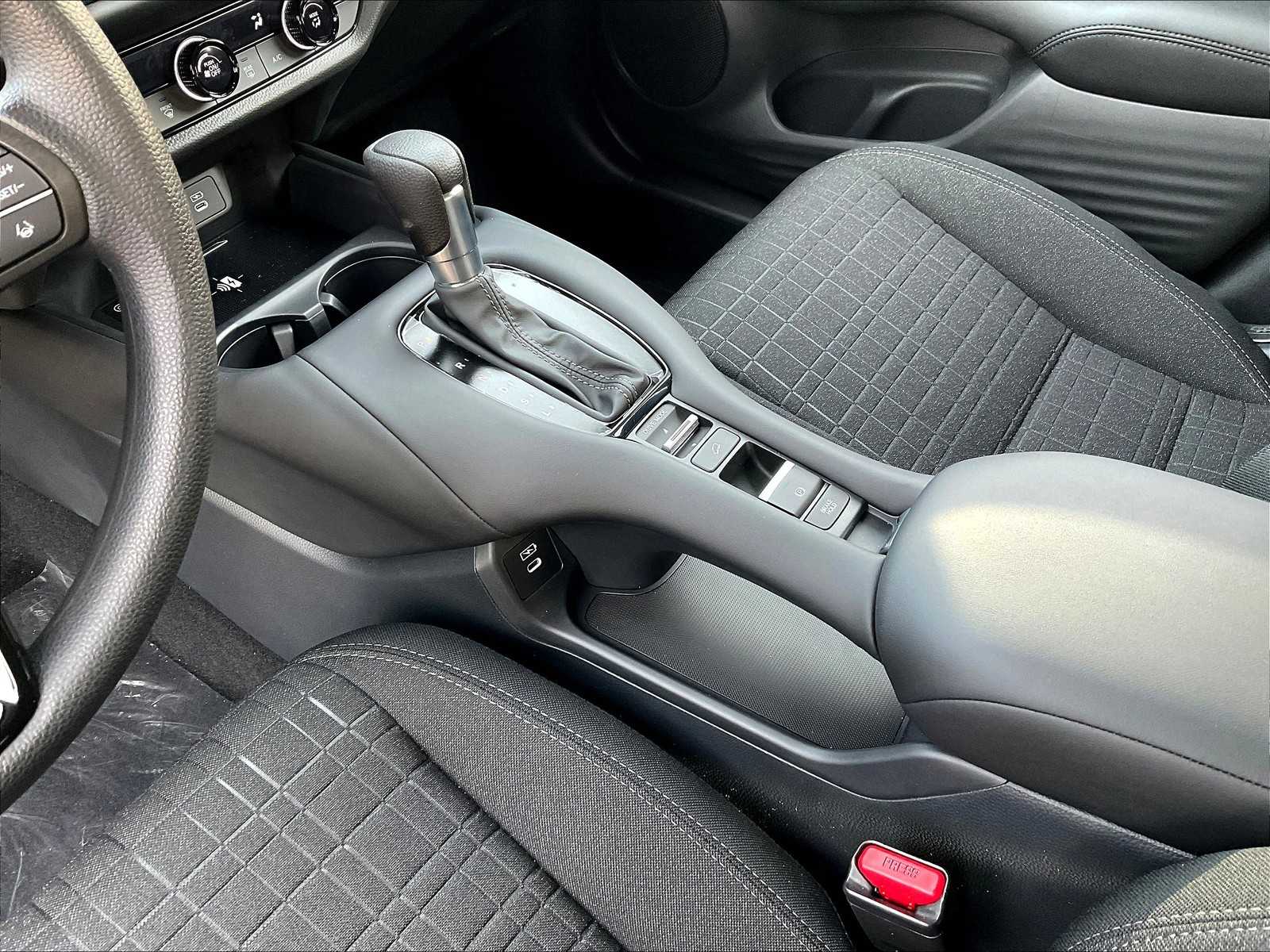 2026 Honda HR-V LX - Photo 14