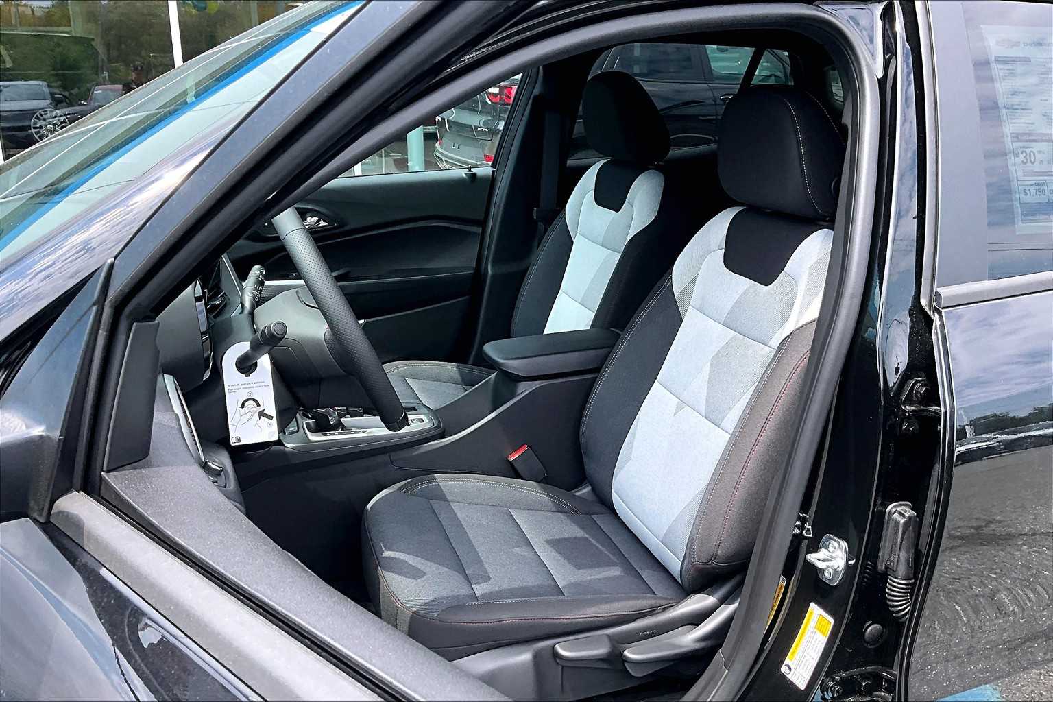 2025 Chevrolet Trax 1RS - Photo 11