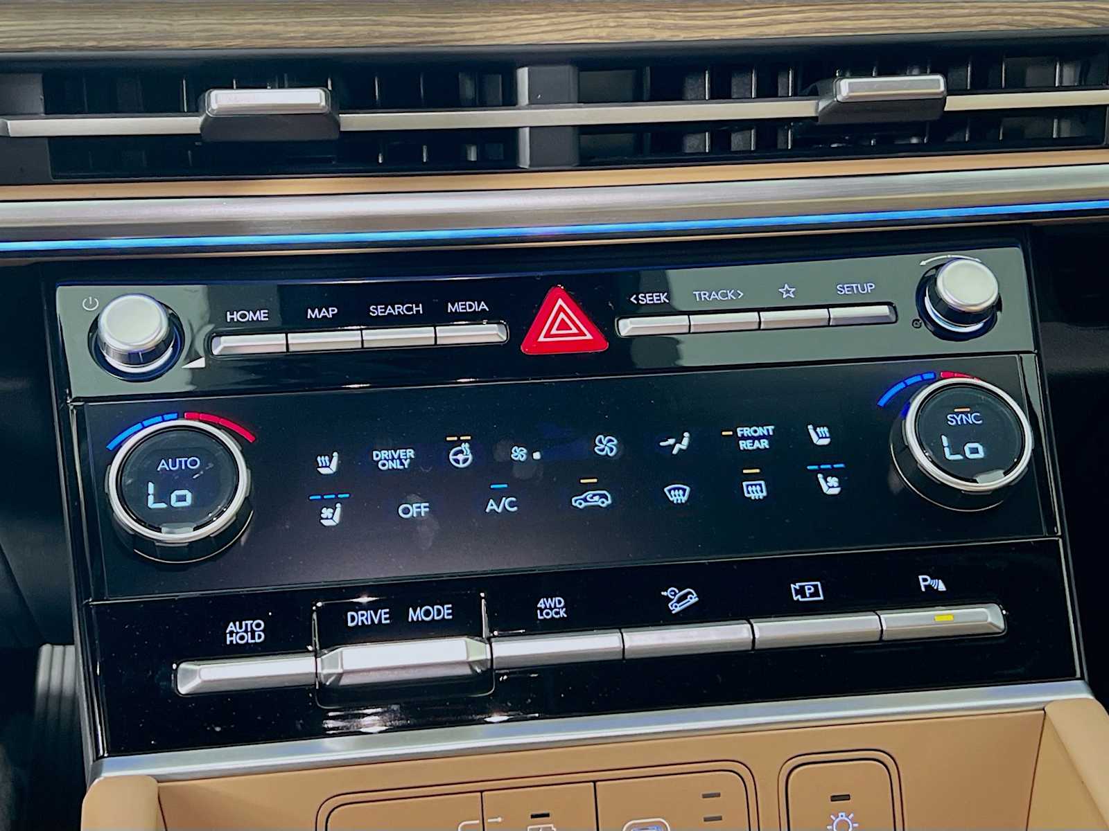 2025 Hyundai Santa Fe Hybrid Limited - Photo 11