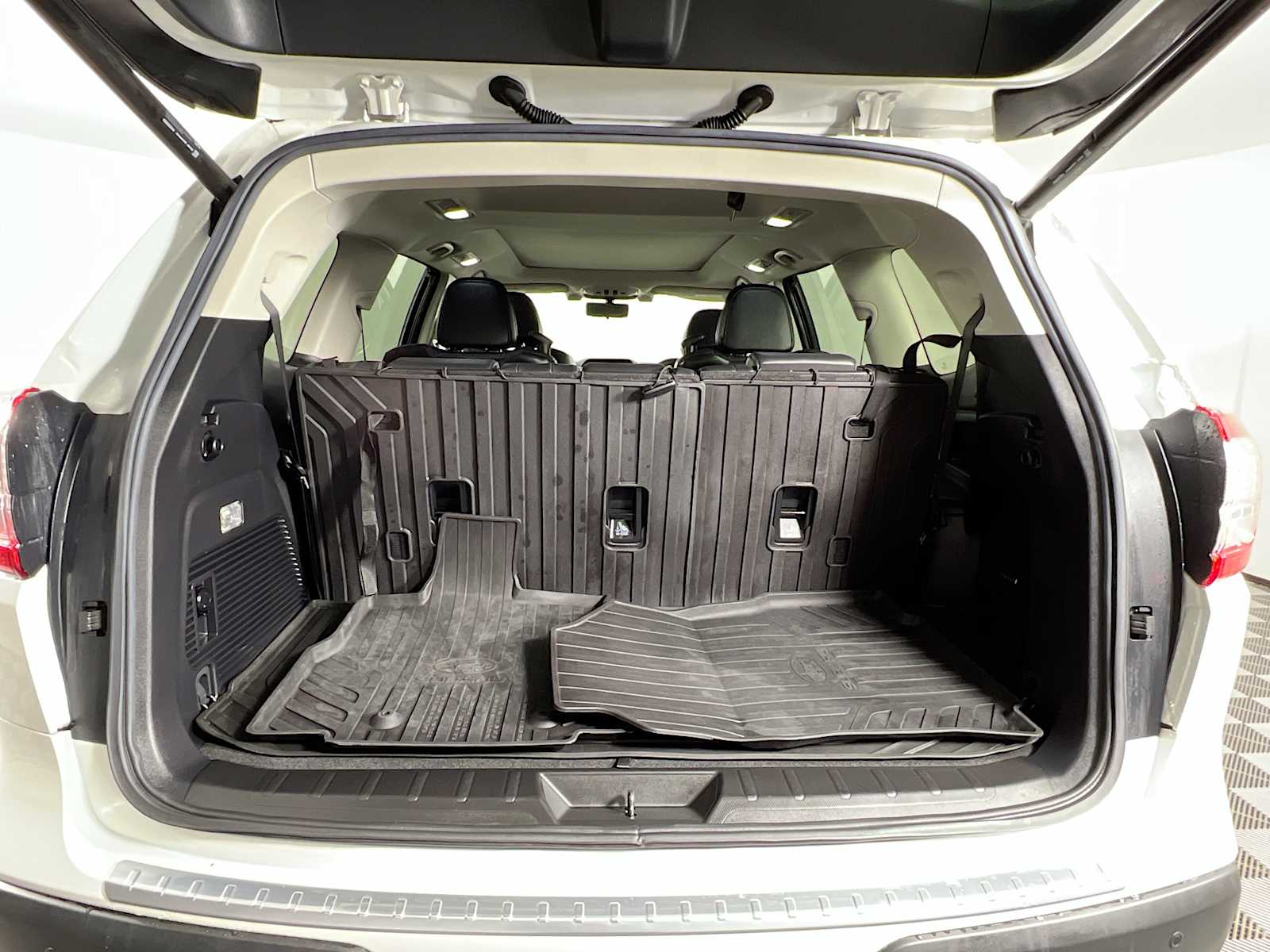 2021 Subaru Ascent Touring - Photo 28