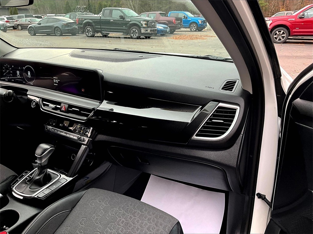 2024 Kia Seltos S - Photo 13