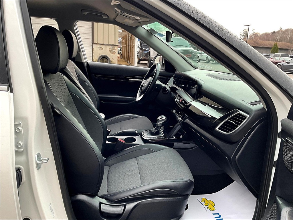 2024 Kia Seltos S - Photo 14