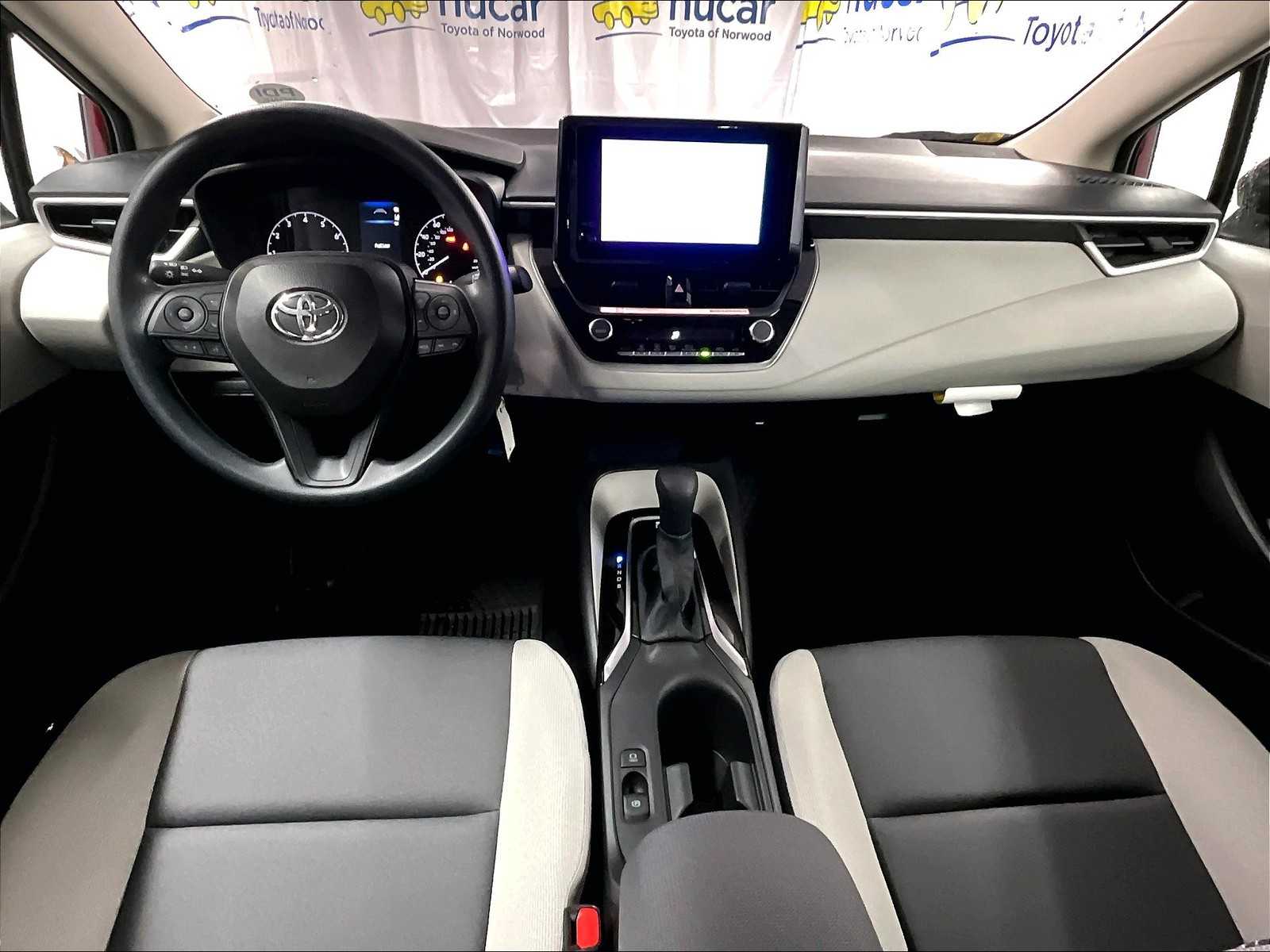 2025 Toyota Corolla LE - Photo 12