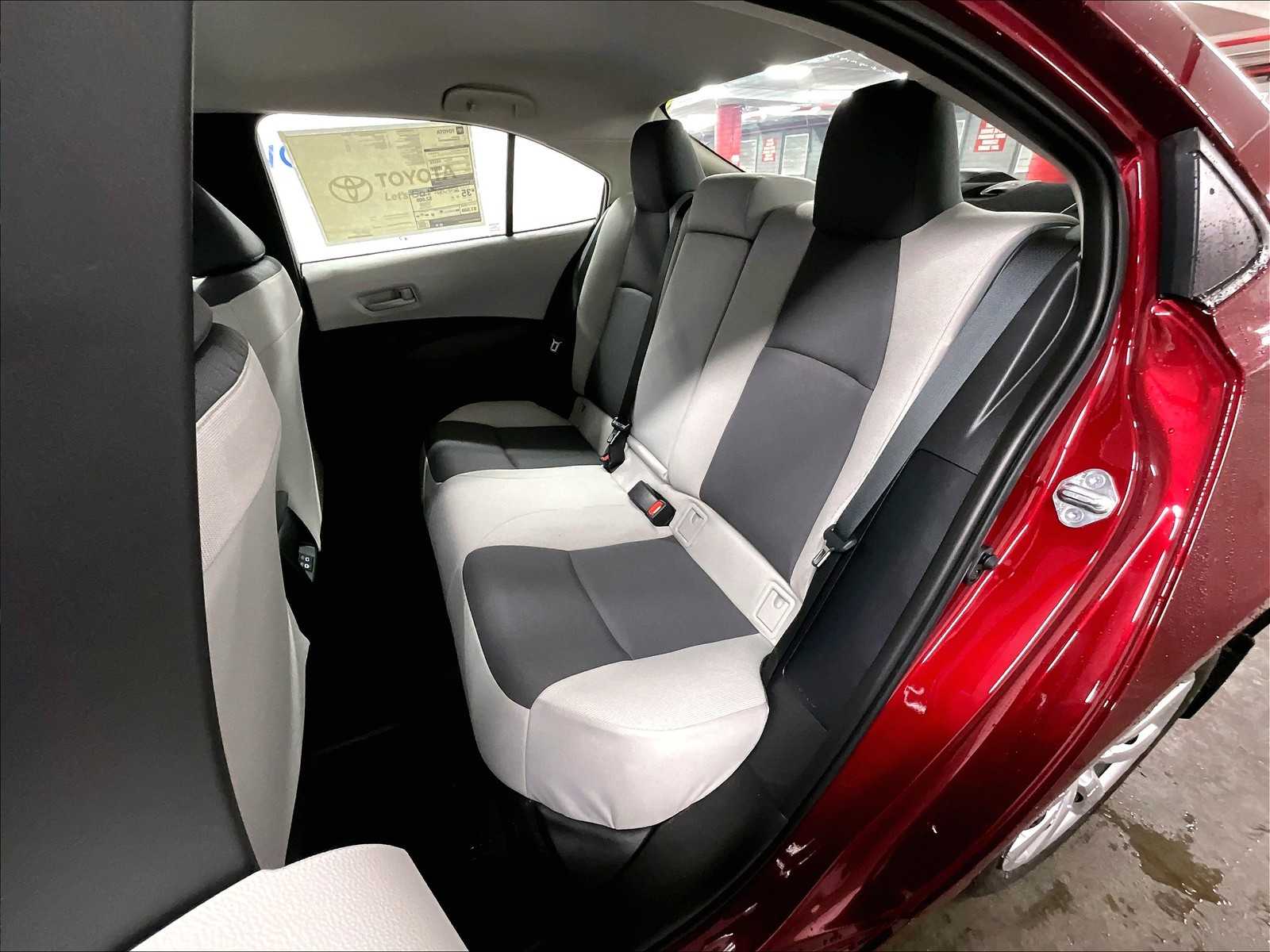 2025 Toyota Corolla LE - Photo 15