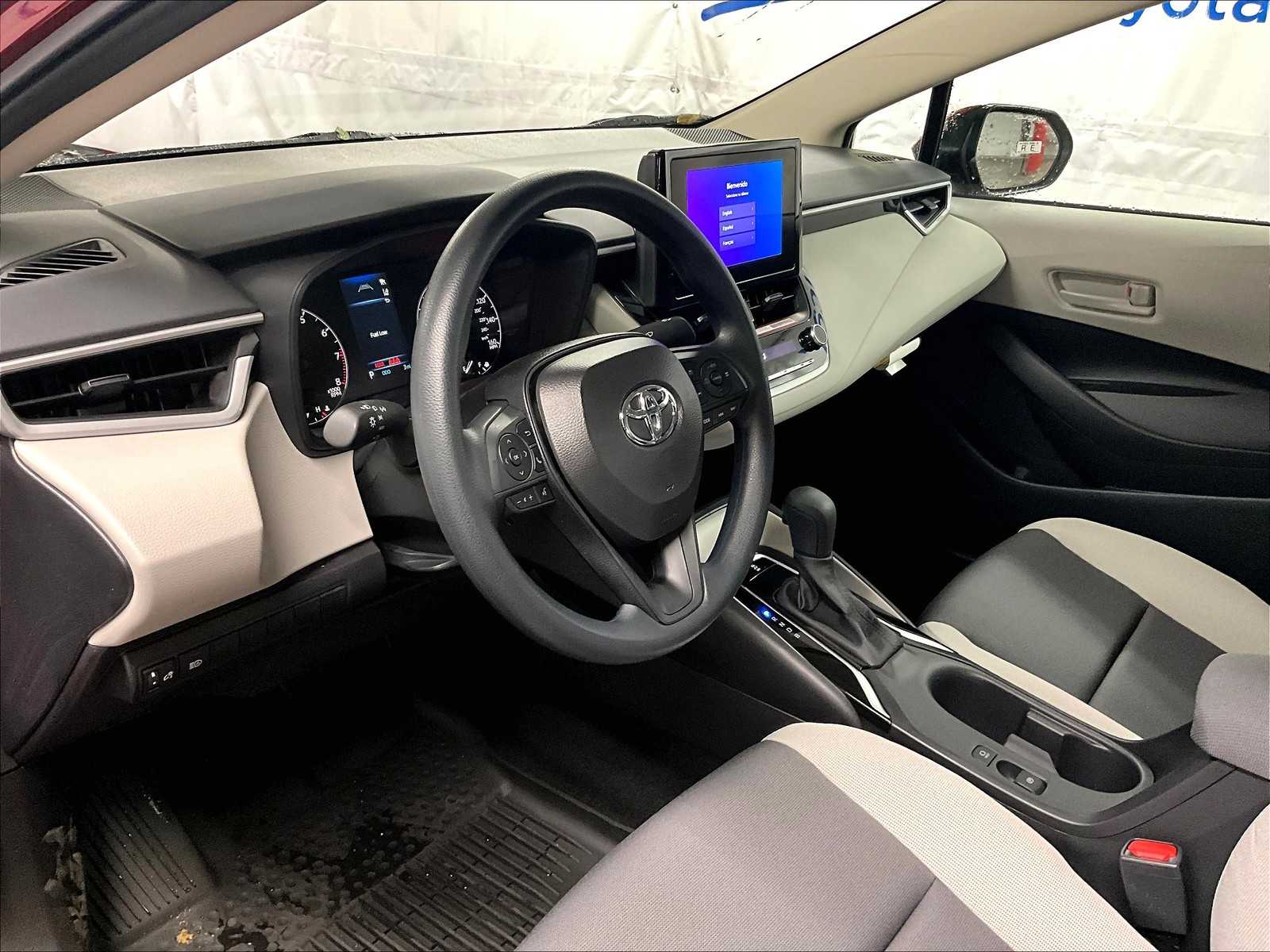 2025 Toyota Corolla LE - Photo 9