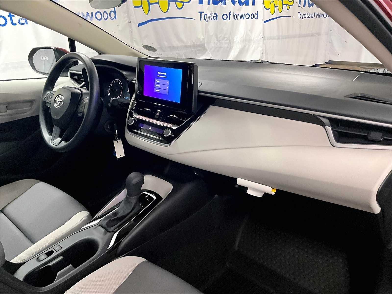 2025 Toyota Corolla LE - Photo 10