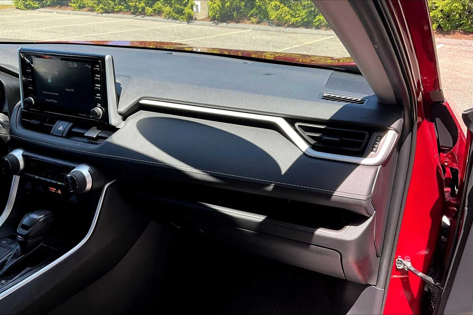 2021 Toyota RAV4 Hybrid XLE - Photo 13