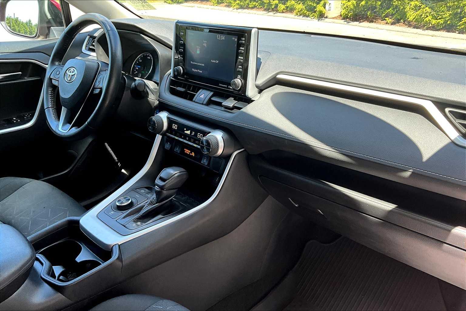2021 Toyota RAV4 Hybrid XLE - Photo 14