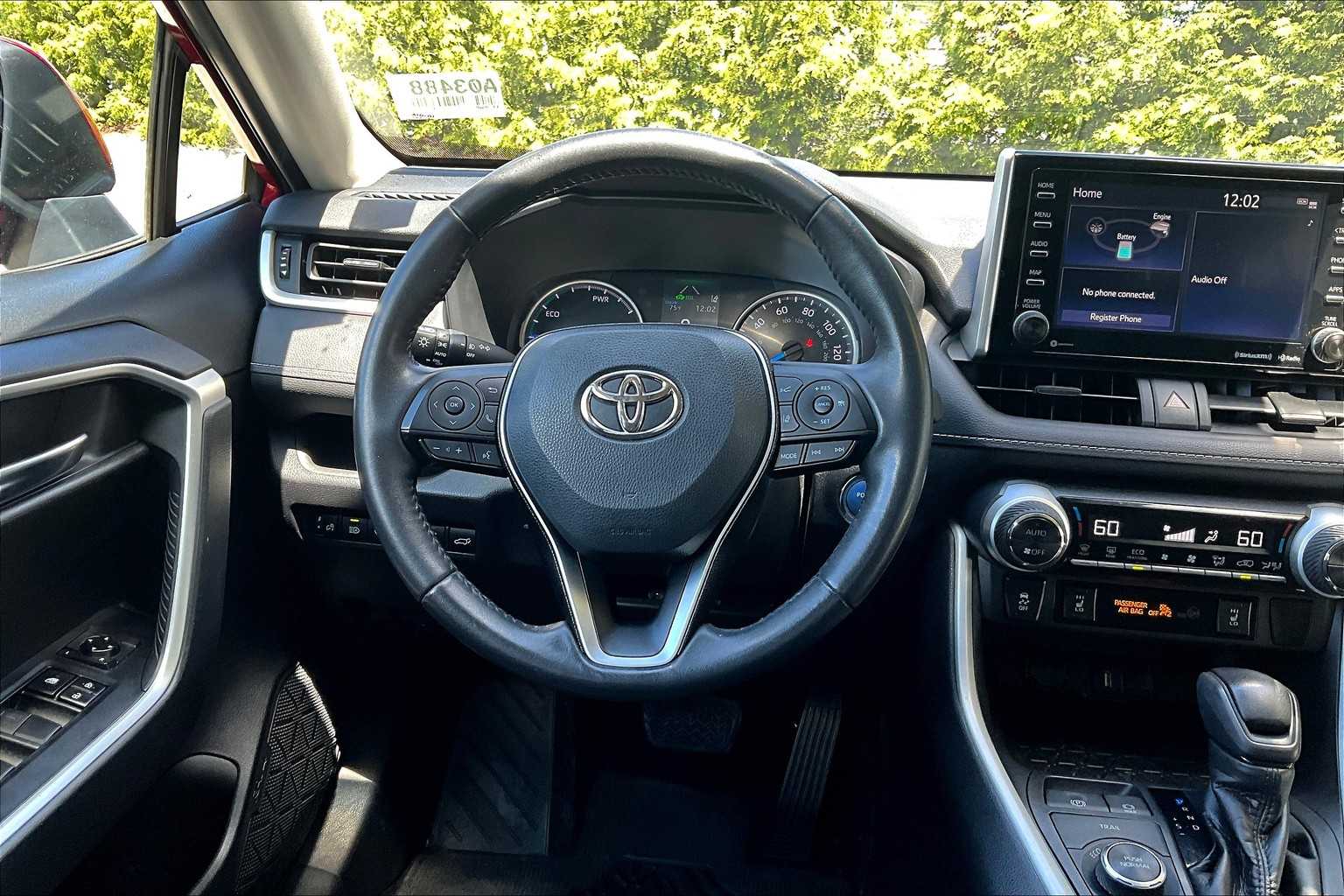 2021 Toyota RAV4 Hybrid XLE - Photo 17