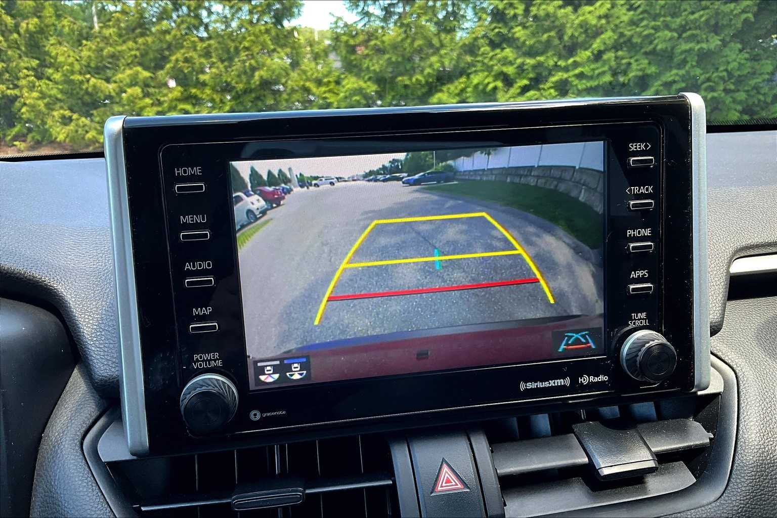 2021 Toyota RAV4 Hybrid XLE - Photo 19