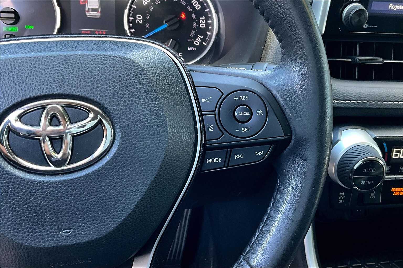 2021 Toyota RAV4 Hybrid XLE - Photo 24
