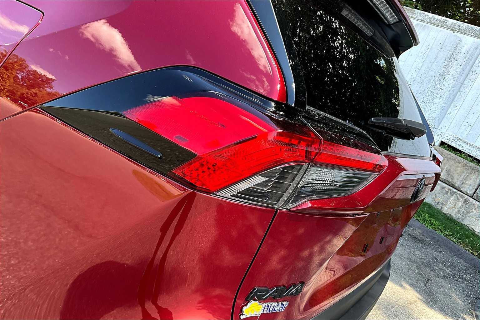 2021 Toyota RAV4 Hybrid XLE - Photo 34
