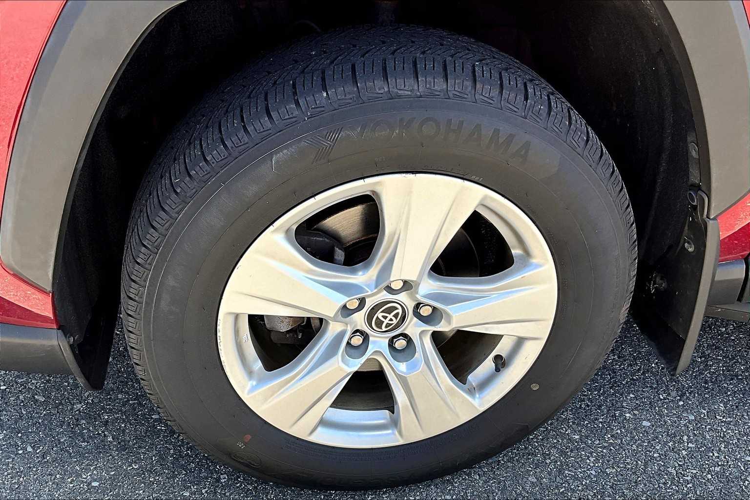 2021 Toyota RAV4 Hybrid XLE - Photo 7