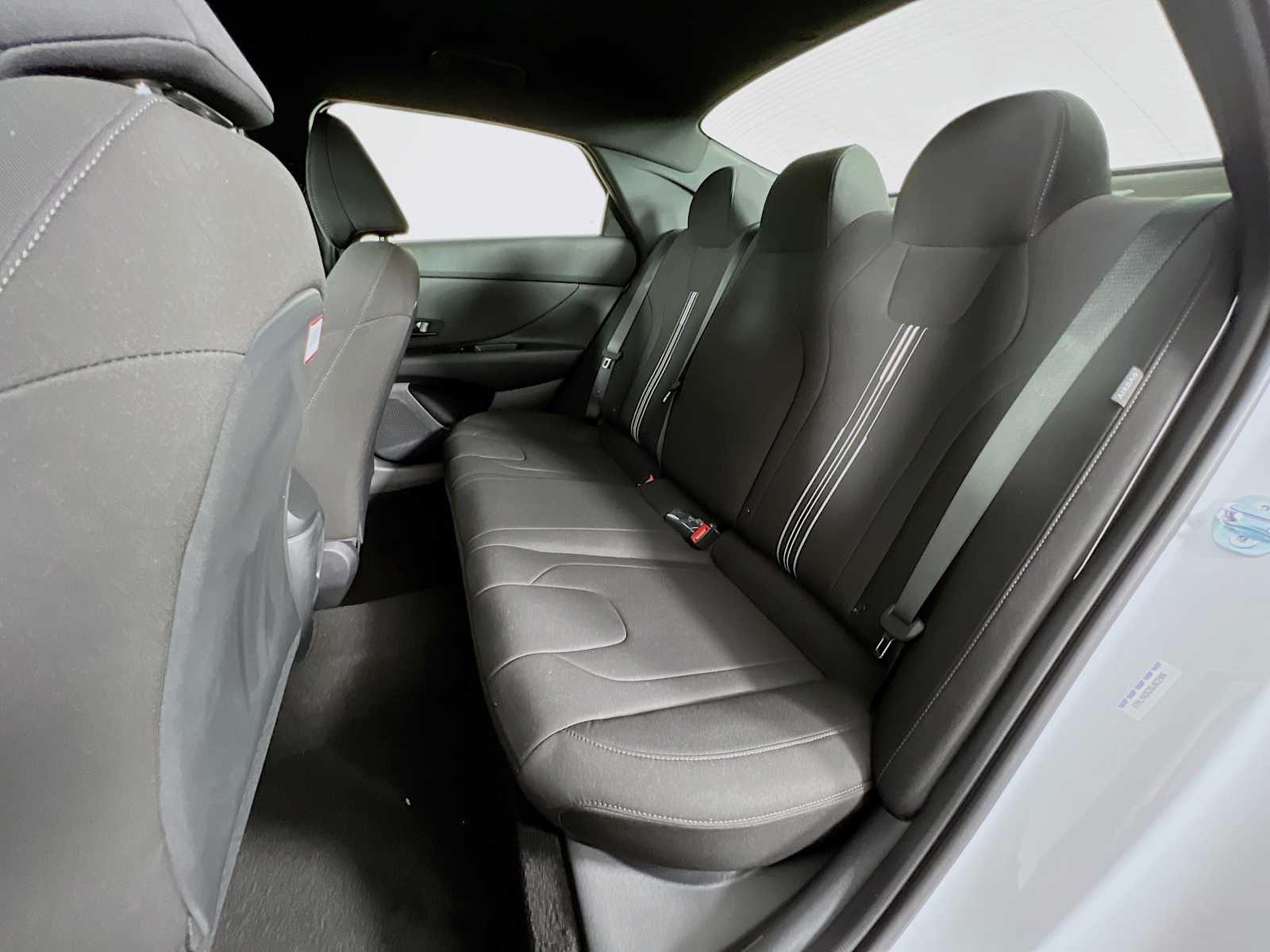 2025 Hyundai Elantra SEL Sport - Photo 13