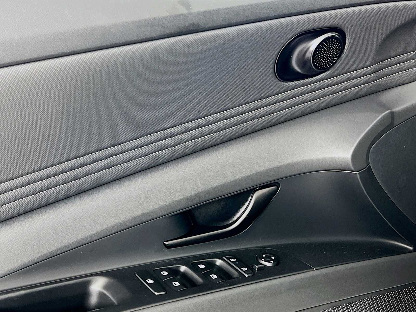 2025 Hyundai Elantra SEL Sport - Photo 15