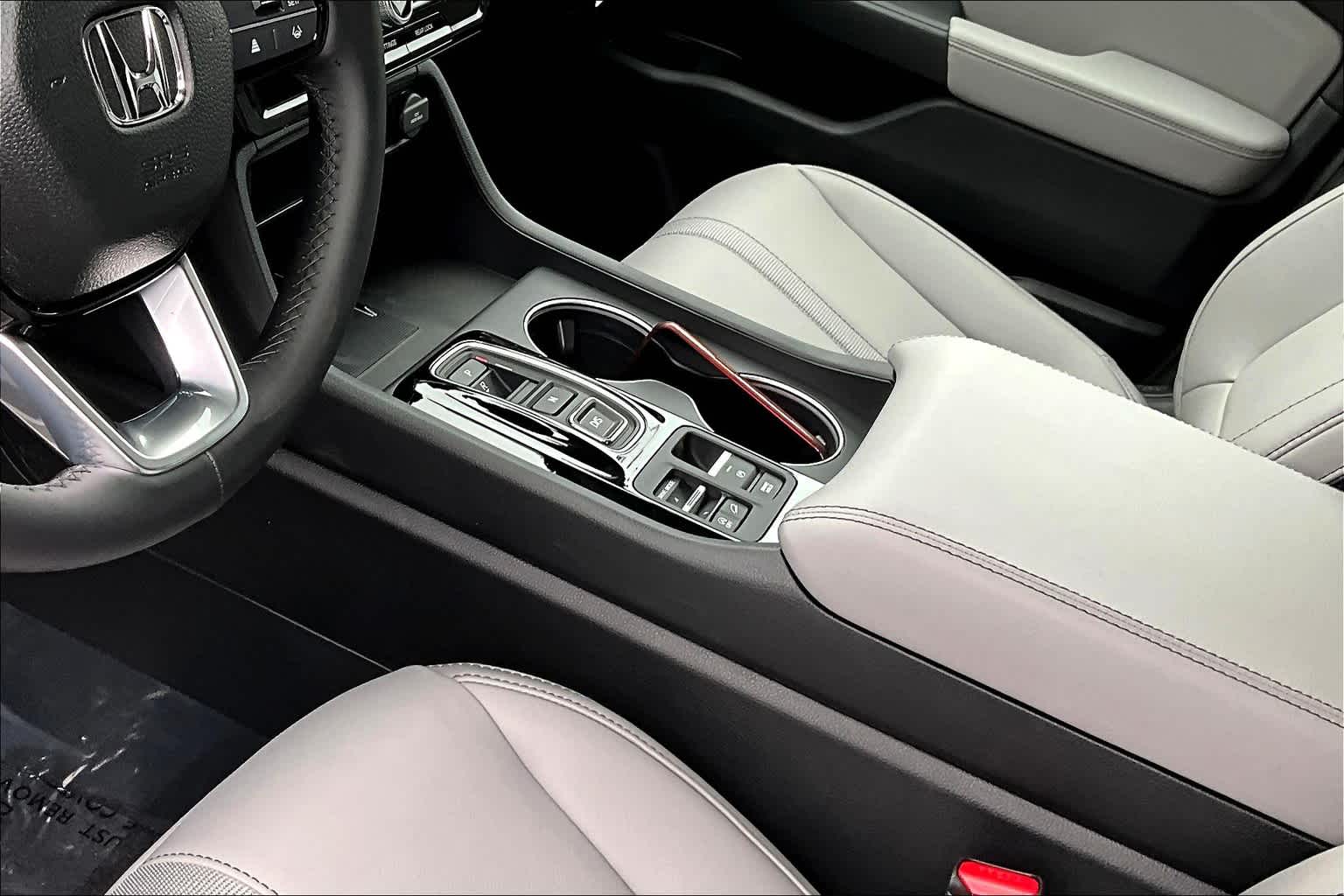 2025 Honda Pilot Touring - Photo 14