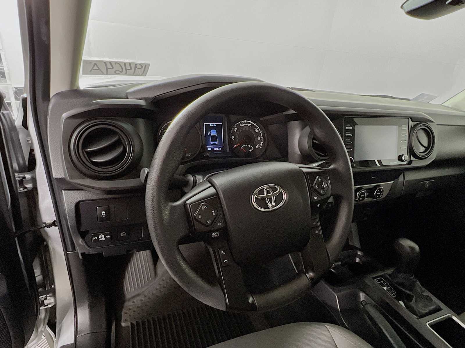 2022 Toyota Tacoma SR - Photo 11