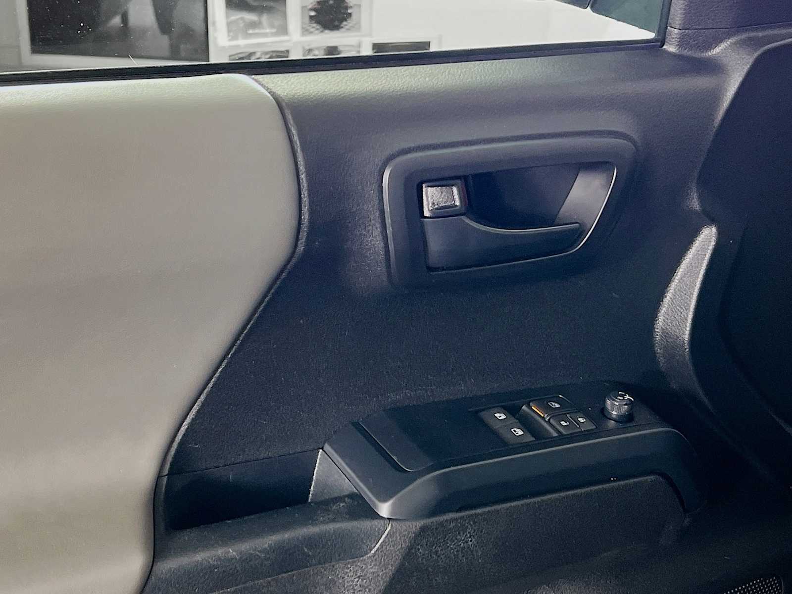 2022 Toyota Tacoma SR - Photo 16
