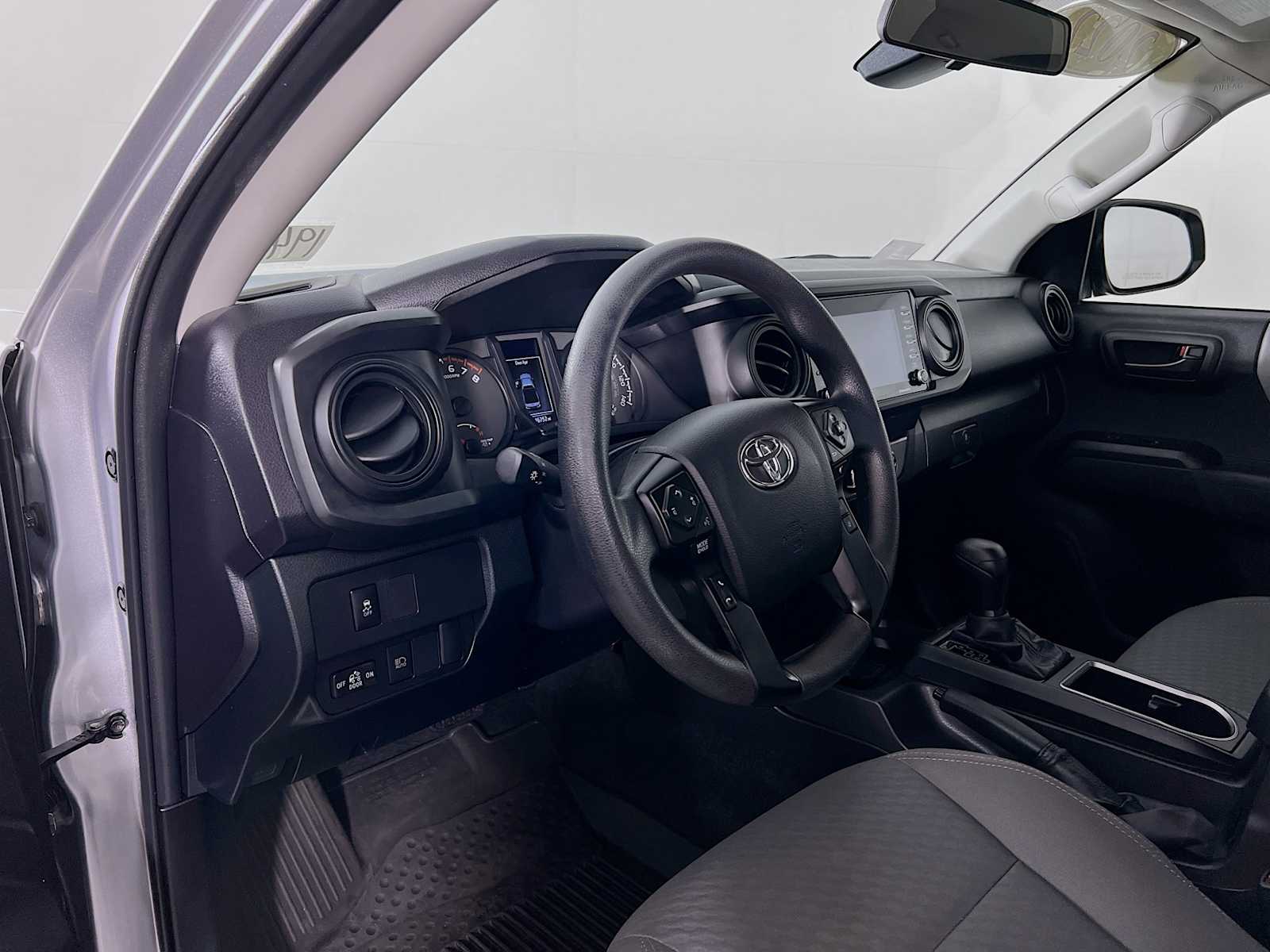 2022 Toyota Tacoma SR - Photo 9