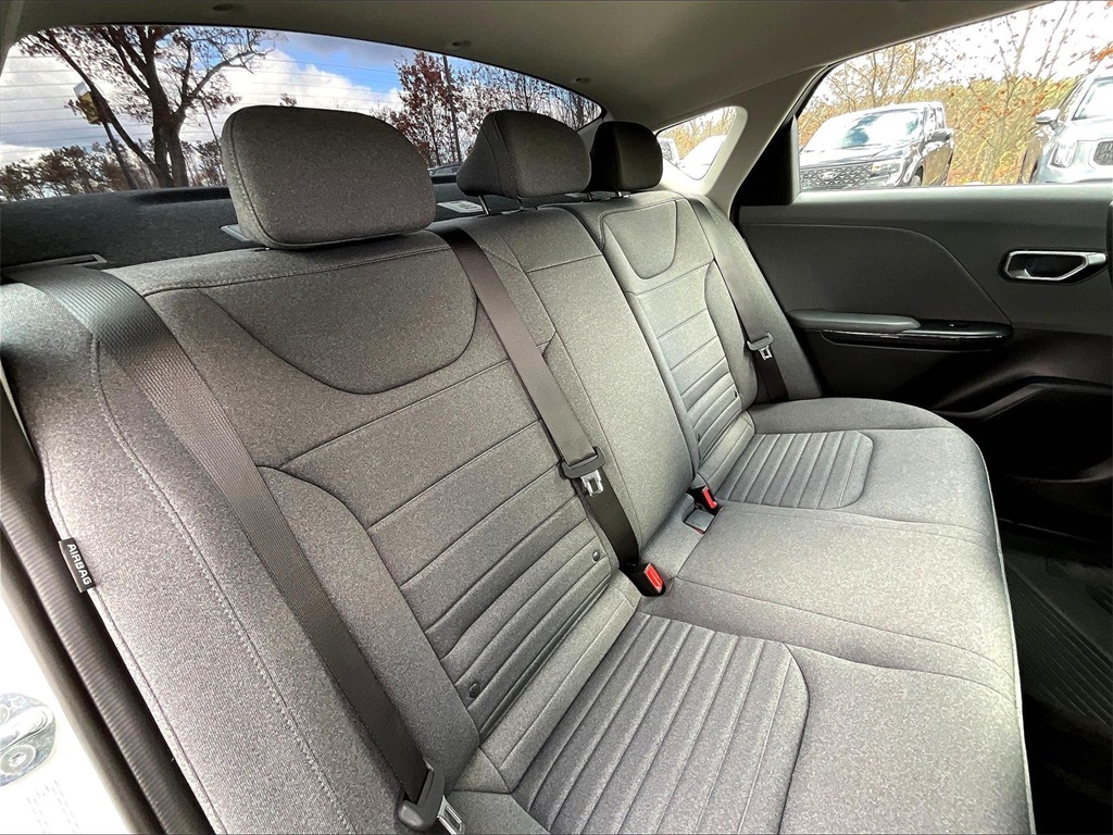 2025 Kia K4 EX - Photo 15
